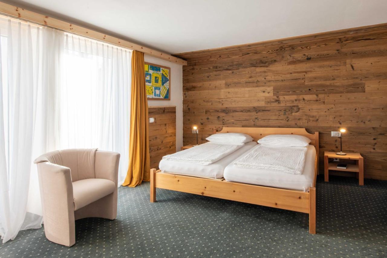 Hotel Grischuna Bivio Exteriör bild